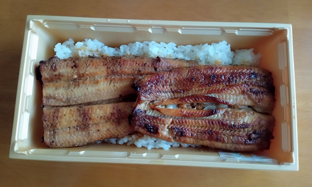 菊屋のうなぎが今夜の食事