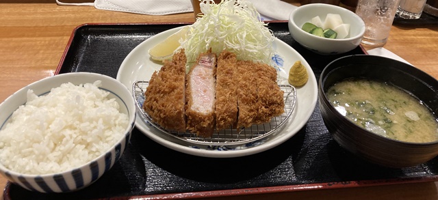 東陽町のとんかつ田で昼食（ロースかつ定食・ミックスフライ定食）