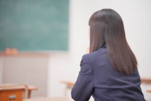 氷の城壁　アニメ放送は2026年4月から！メインキャスト情報も登場